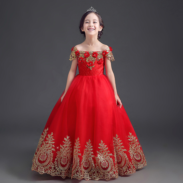 فستان بناتي باللون الأحمر على الطراز الهندي مناسب جداً للمناسبات