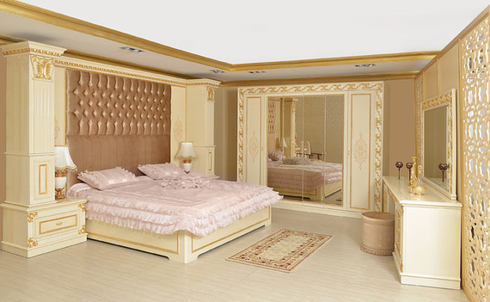 ديكور وتصميم هذه الغرفة بأكملها جاذبة للانتباه حيث تحتوي على سرير بخلفية مننجدة مع دولاب بتصميم المرايات