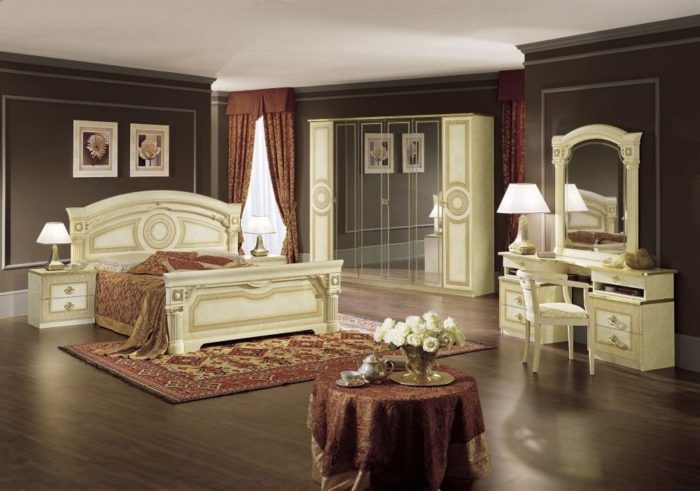 غرفة نوم كلاسيكية رائعة وجميلة جداً وتناسب الذوق الراقي
