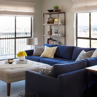 غرفة معيشة جميلة جداً باللون الازرق مكونة من ركنة وترابيزة منجدة