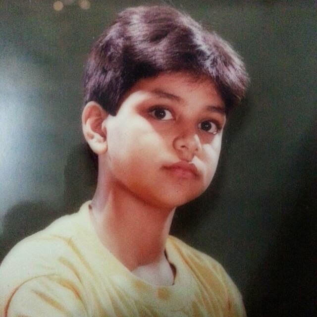 صورة للنجم شاكتي اروار وهو صغير