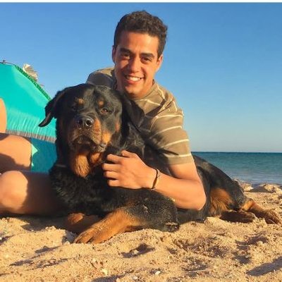 خالد انور مع كلبه