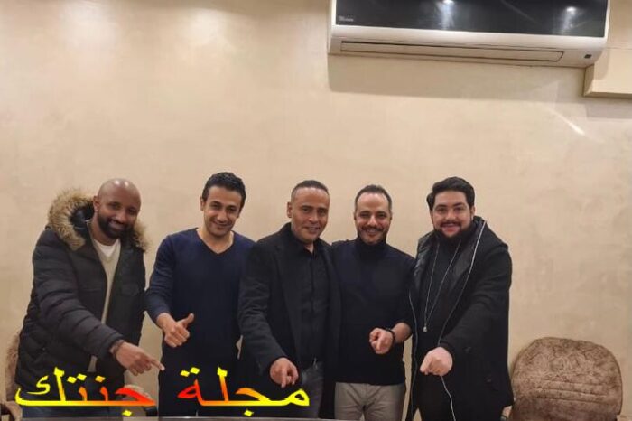 محمود عبد المغنى مع فريق العمل